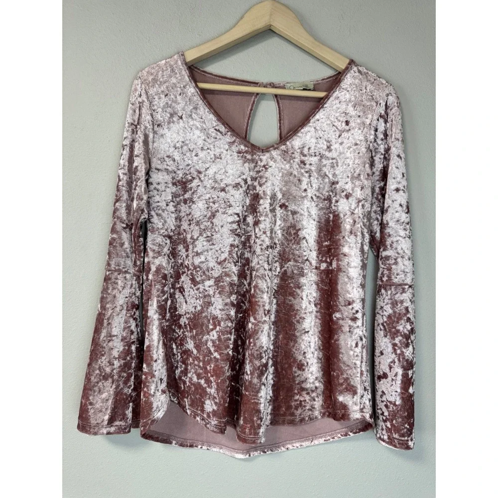 Chenault Pink Crushed Velvet Bell Sleeve Top V-Neck Keyhole‎ Top Size PM - Picture 3 of 10